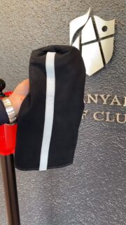 大きめのドライバーも入ります😊
外れ難いようにゴムを通しております

#代官山オリジナル #ベッドカバー #ゴルフバッグ 
#キャディバッグ #ジャパンメイド #バンドメイド 
#代官山ゴルフ倶楽部 #ゴルフ #ゴルフショップ 
#パターフィッティング #ラブゴルフ正規販売店 
#免税店 #pxg正規販売店 #labgolf正規販売店 
#daikanyamagolfclub #madeinjapn #handmade 
#dutyfreeshop #pxg #labgolfputters #golf 
#エゾシカ革 #メイドインジャパン