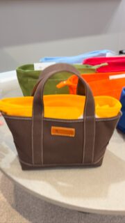 木の庄帆布のトートバッグはインナーバッグ(別売り)もお好みカラーでセットアップできます
#golf #golﬂife #cool #awesome #daikanyama #daikanyamagolfclub #pxg #labgolf #selectshop #dutyfreeshop #pxg正規販売店 #labgolf正規販売店 #ゴルフ #ゴルフ女子 #かわいい #オリジナル #ヘッドカバー #キャディバッグ #木の庄帆布 #代官山ゴルフ倶楽部 #代官山 #セレクトショップ #免税店 #試打室 #工房 #パターフィッティング