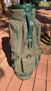 帆布のカーキ👍

#daikanyamagolfclub #代官山ゴルフ倶楽部 
#キャディバッグ #ベッドカバー #ジャパンメイド