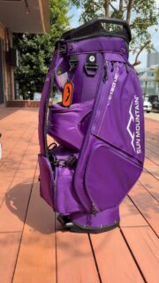 sun mountainの中でも
この型は
ウエッジを入れる部分が直線なので
見易いし取り出し易いです👍
代官山ゴルフ倶楽部のECサイトでご覧頂けます！

#daikanyamagolfclub #代官山ゴルフ倶楽部 
#キャディバッグ #ヘッドカバー 
#ラブゴルフ正規販売店