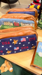 ニードルポイント刺繍の
Smathers&Branson入荷しました😊
1インチ幅を刺繍するのに約45分要するそうです
代官山へお越しの際にはご覧になられて下さい

#代官山ゴルフ倶楽部 #ゴルフバッグ #ヘッドカバー 
#キャディバッグ #labgolf正規販売店
